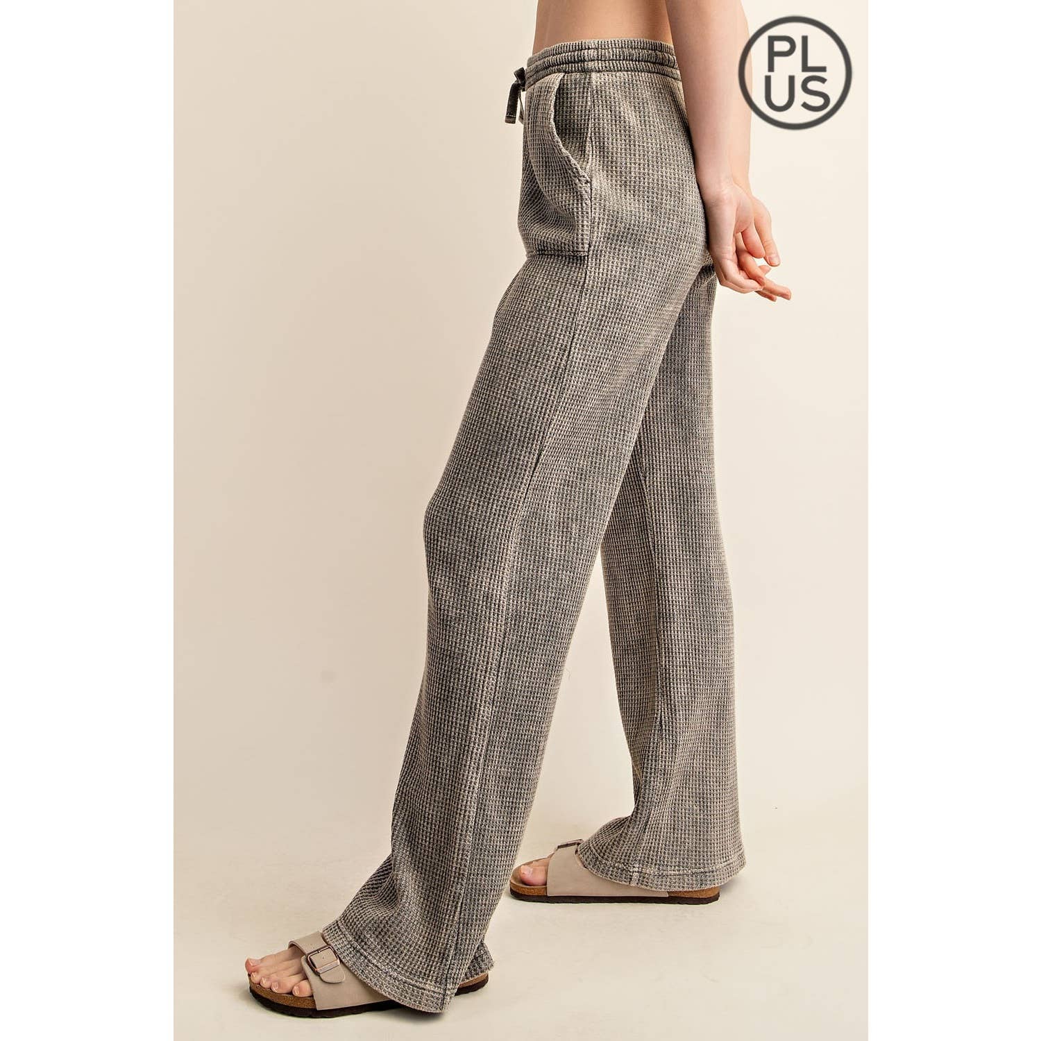 Rae Mode - Vente Pantalon de sport – femme - PANTALONS DE SURVÊTEMENT DROITS GAUFRÉS DÉLAVÉS AUX MINÉRAUX DE GRANDE TAILLE13