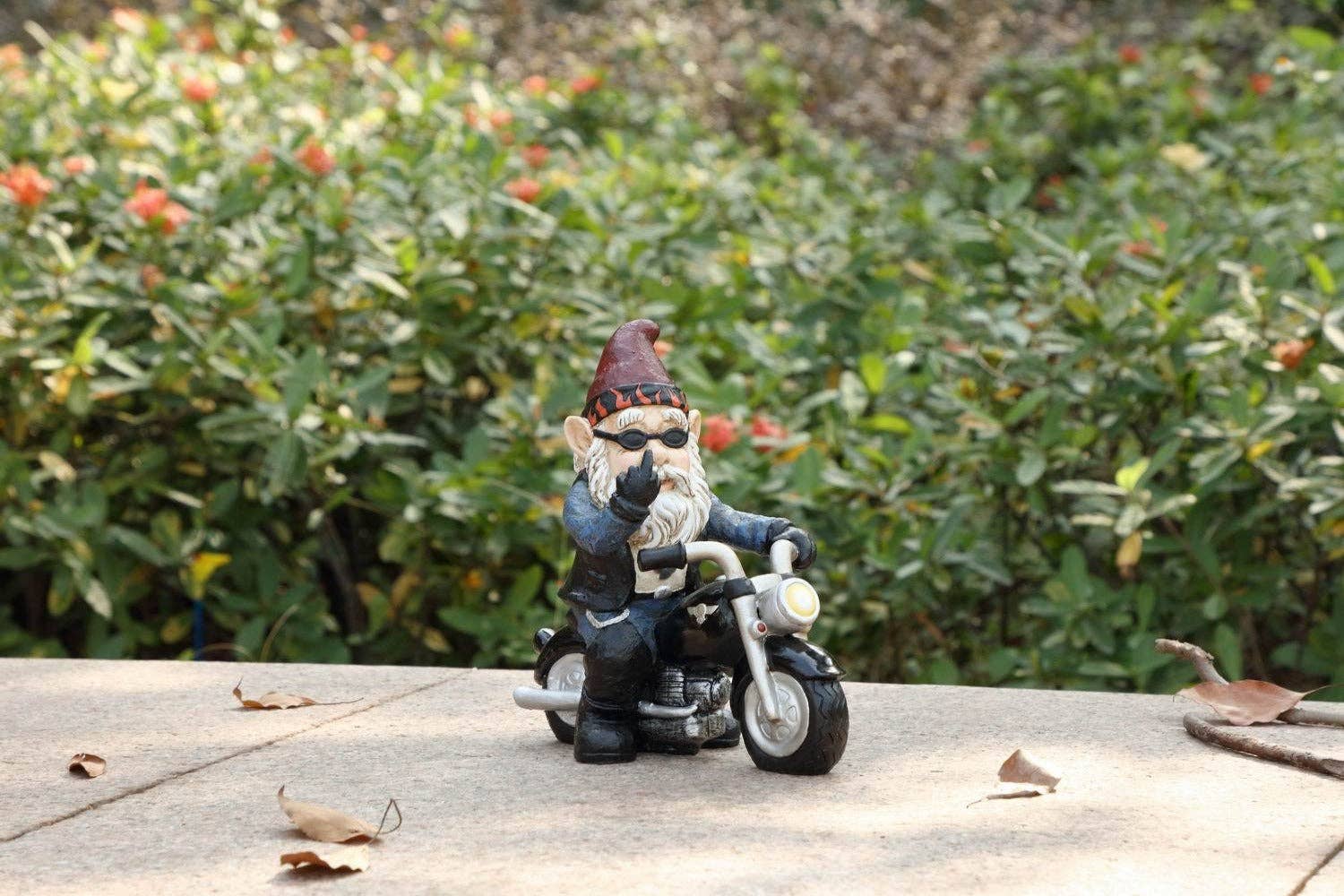 Hi-Line Gift Ltd. - Vente Nains de jardin - Nain biker faisant un doigt d'honneur (exclusivité Hi-Line)1