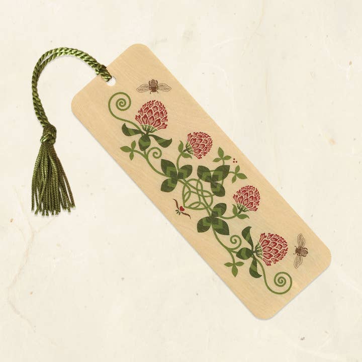 Segnalibro in legno di trifoglio rosso con nappa per la vendita all'ingrosso da parte di Little Gold Fox Designs