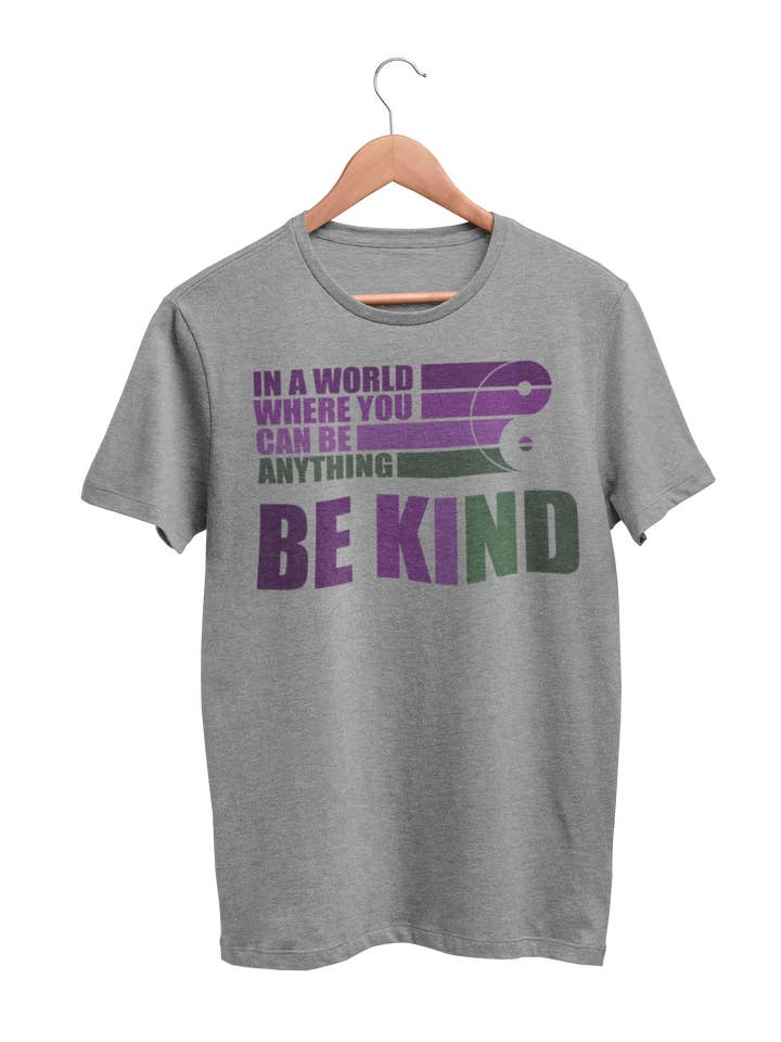 T-shirt unisexe Be Kind à manches courtes pour la vente par WooHoo Apparel