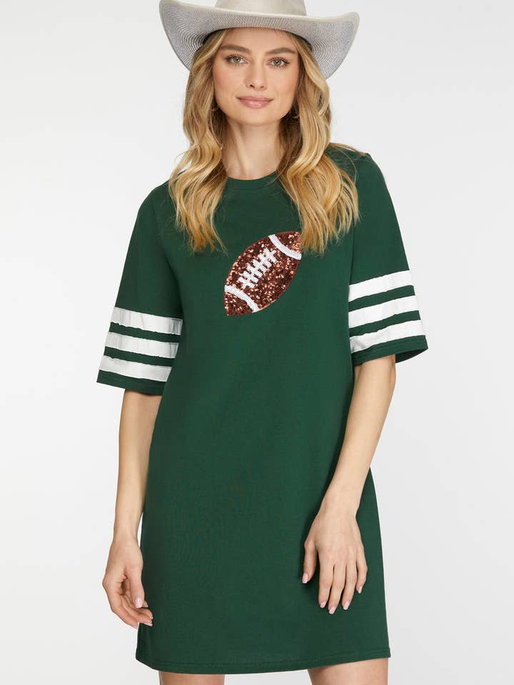 GRÖN STICKAD KLÄNNING MED PALJETTERAD FOTBOLLSPATCH-SKSY6691 för wholesale av Stylish Wholesale