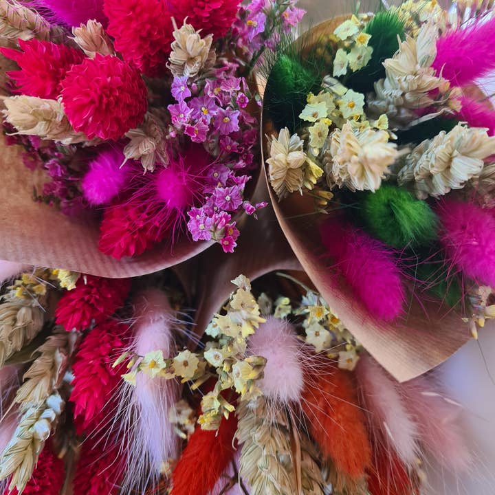 Flower La Vita Limited – wholesale Dried/pressed flowers – Colourful Dried Mini Flower Bunches3
