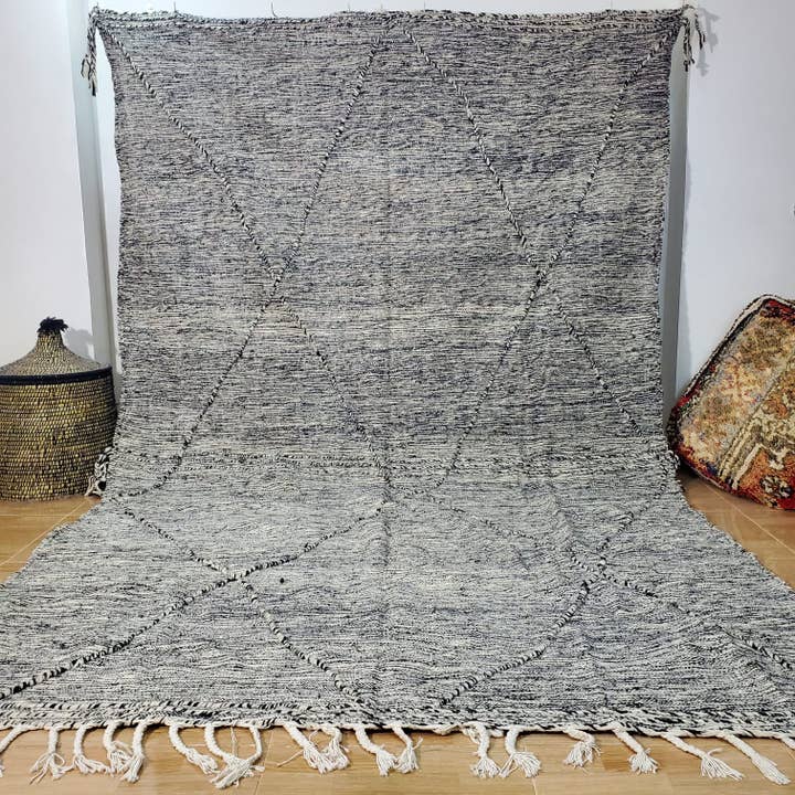 100% HANDGEFERTIGTER MAROKKANISCHER TEPPICH 150 - 250 cm Nr. 869 für den Großhandel von Maroccarpets Poufs and pillows wholesale +31648976894