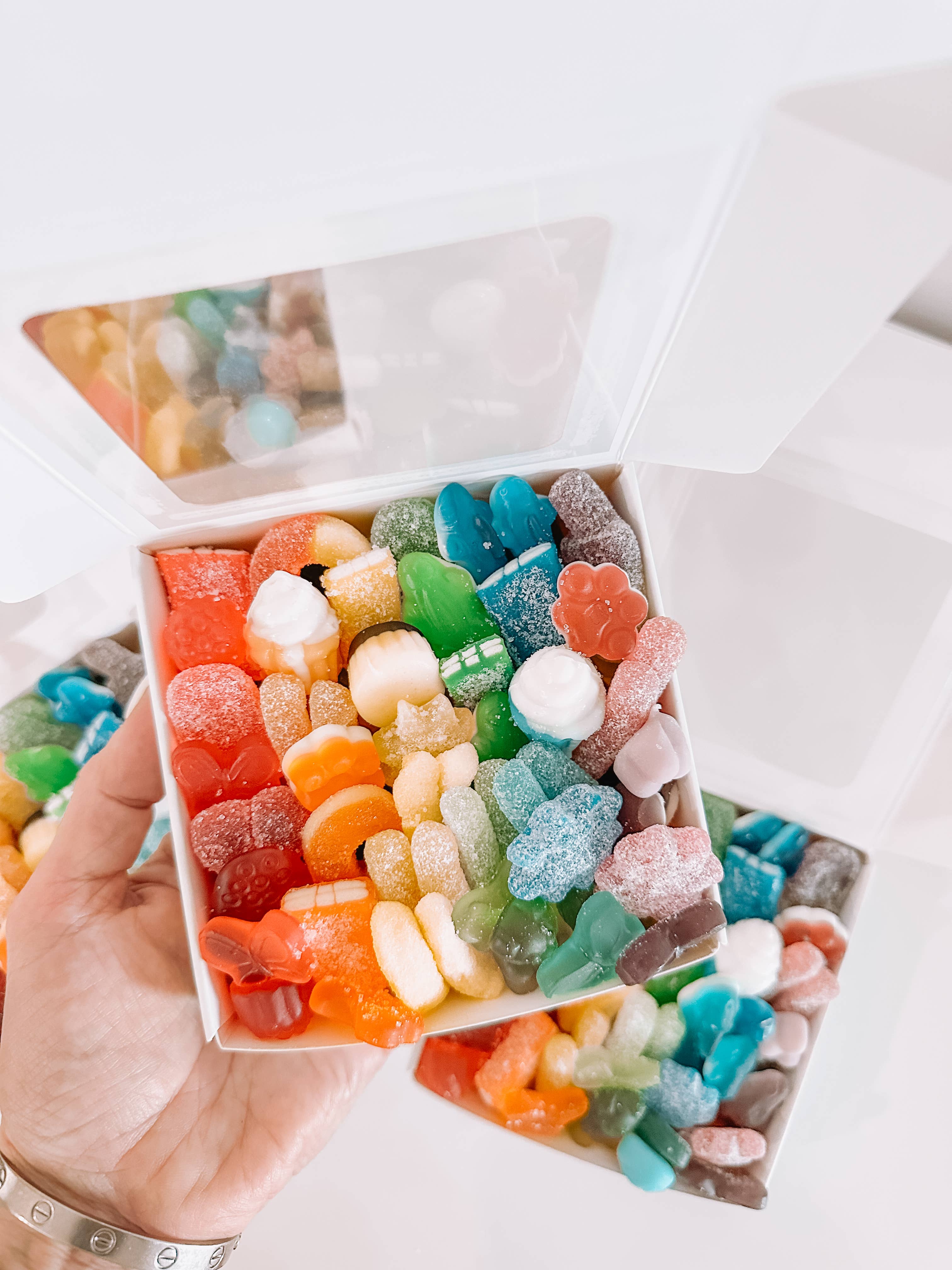 Candy by J.Co – wholesale Gelégodis – Regnbågsgodis konstlåda7