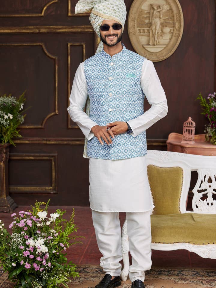 Weiß Blau Kunstseide Kurta Pyjama mit Weste für Herren für Festival & Hochzeit - Druckarbeit für den Großhandel von HATKE BRIDE