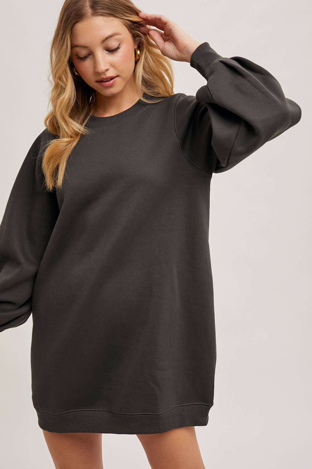 Bluivy – Großhandel Kleid – Damen – Sweatshirt-Kleid mit oversized Bubble-Ärmeln1