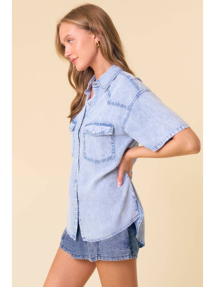 Doe and Rae – Engroshandel Skjorte med buttondown – til kvinder – KORTÆRMET OVERDIMENSIONERET DENIM SKJORTE MED KNAP - 43949T