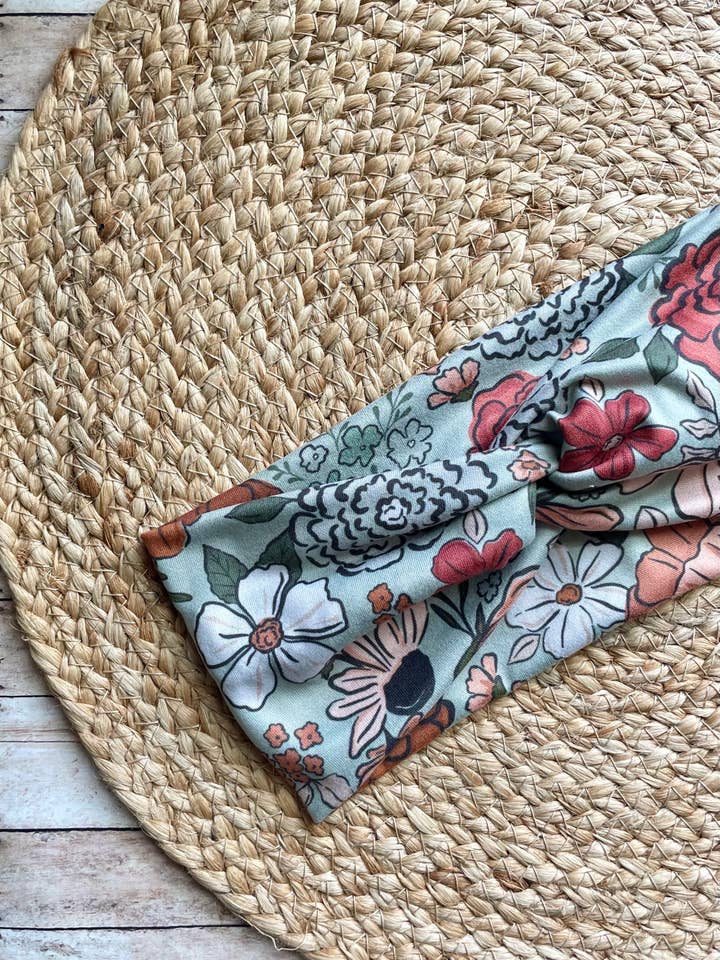 Diadema Montana con estampado floral en punto verde para venta al por mayor de Designs by Rachel Joy