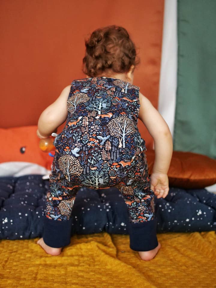 Salopette evolutiva Hallerbos per la vendita all'ingrosso da parte di Petites Menottes