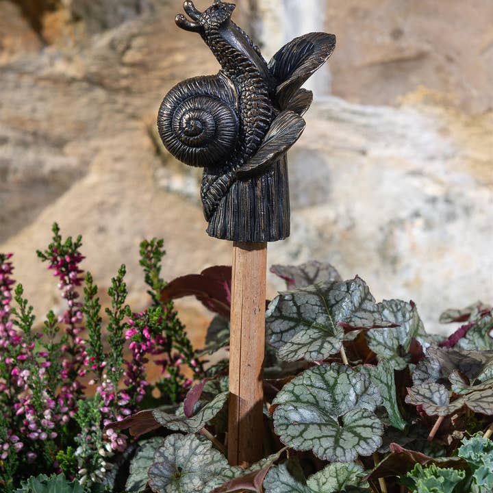 Slak op Hosta Cane of Stake Topper voor wholesale door Jardinopia UK