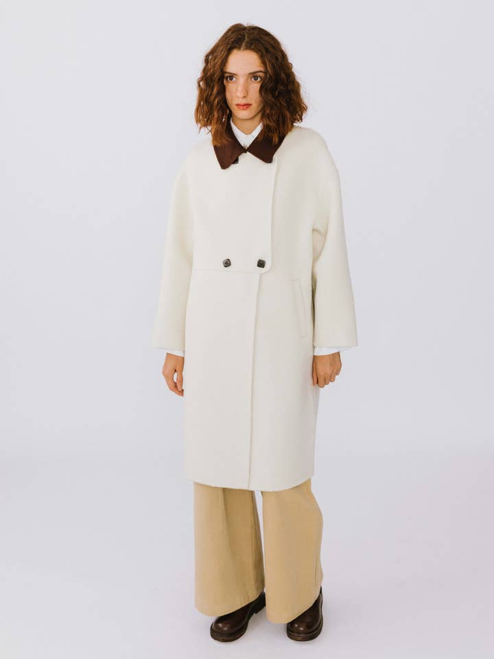 Contrast Coloured Collar Cashmere Coat for wholesale by CUBIC