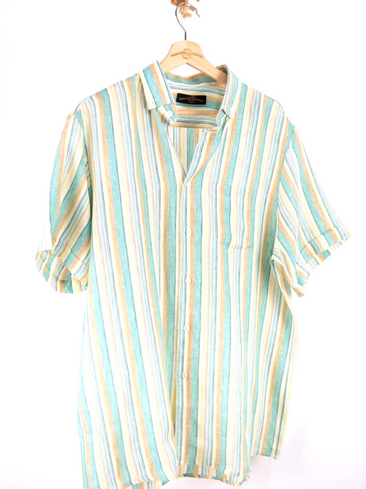 Stribet hørskjorte i grøn fra ARMAZÉM DAS MALHAS for engroshandel hos ARMAZÉM DAS MALHAS