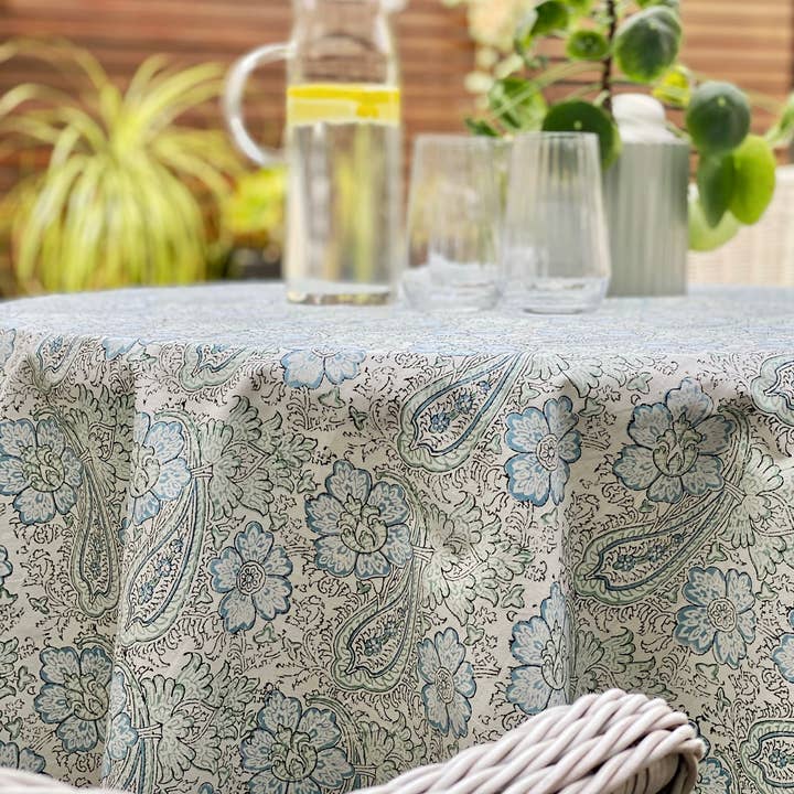 Paisley Design Round Tablecloth 220x220cm for wholesale by Status Collections