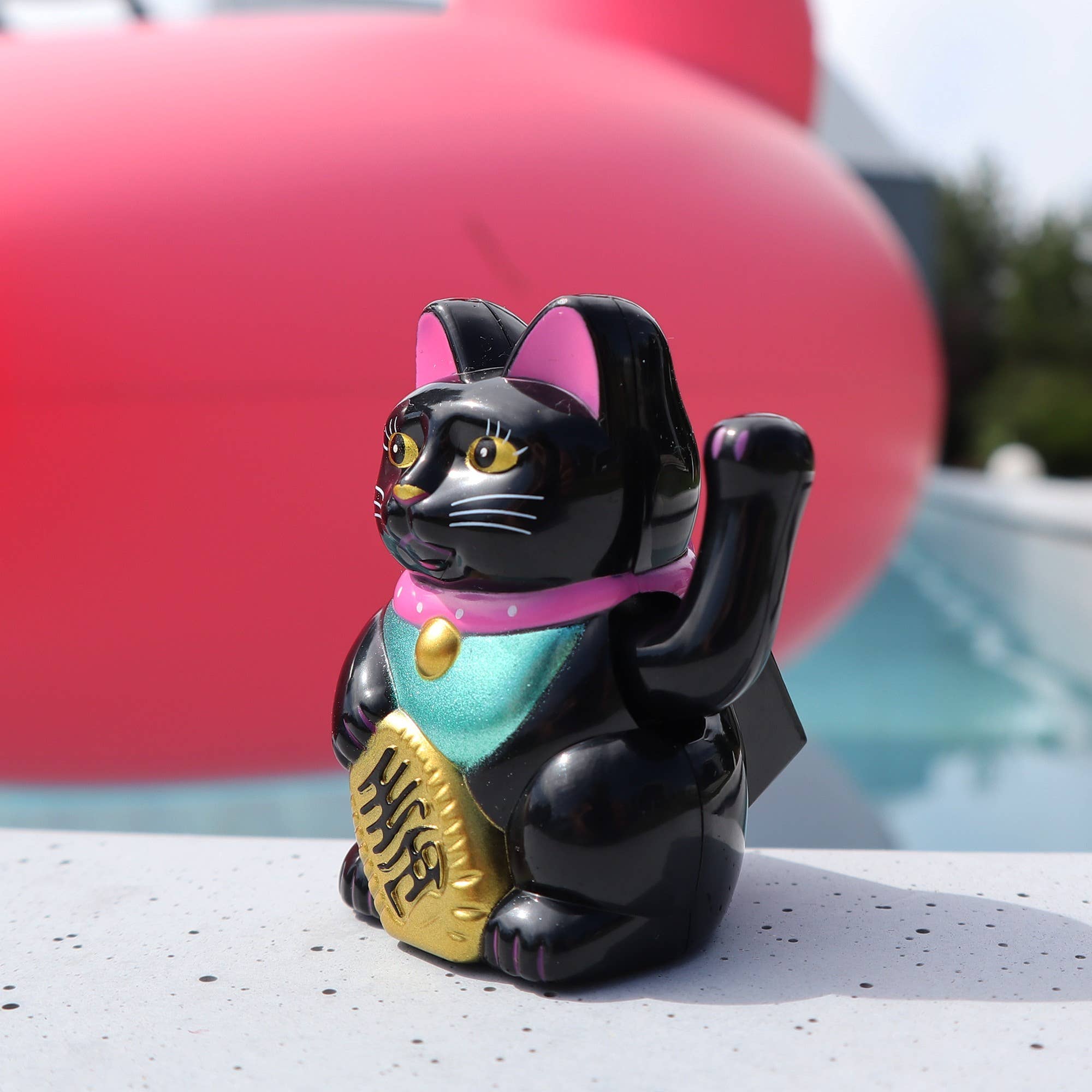 Tribal Trade GmbH - Wholesale Decorative Figurine - Lucky cat mini Maneki-neko black wave cat solar 5cm8