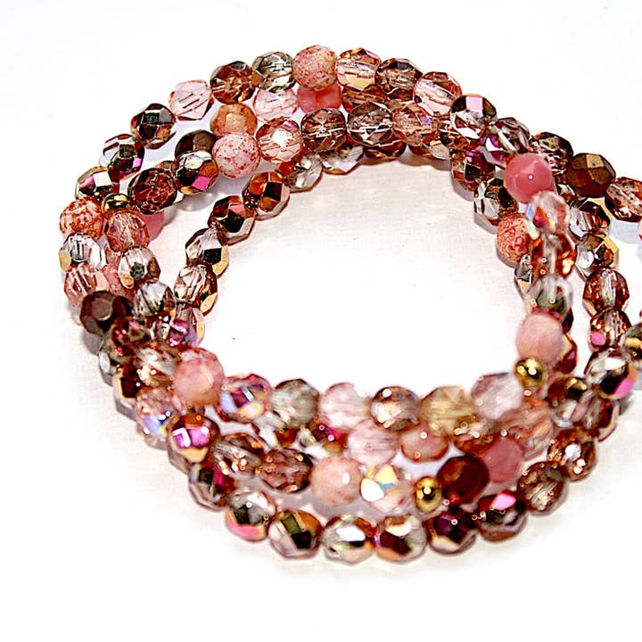 Bracelet en or rose, empilable, perles, rose, soutien-gorge à perles en or rose pour la vente par ShellyCakes