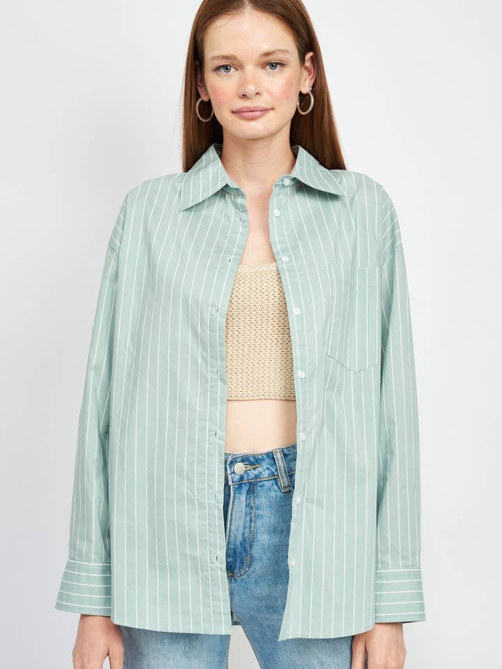 CHEMISE BOUTONNÉE OVERSIZE BOXY pour la vente par Emory Park