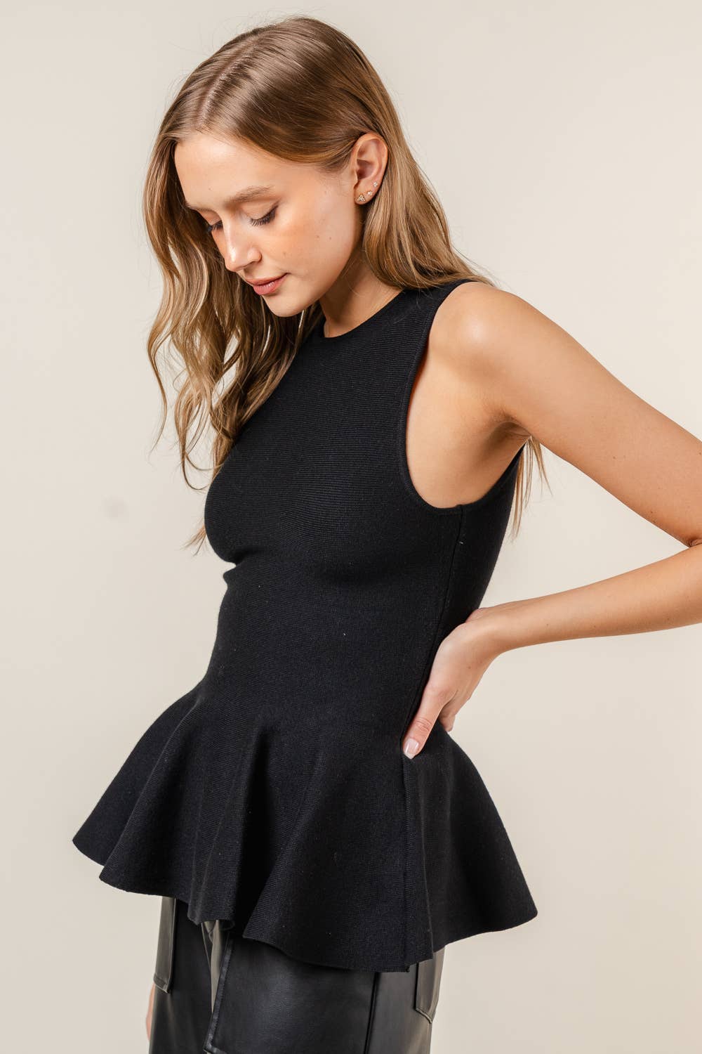 Fore Collection - Vendita all'ingrosso Camicetta - Donna - ELEGANTE TOP PEPLO MINIMALISTA CON SCOLLO TONDO IN MAGLIA TI5439FO8