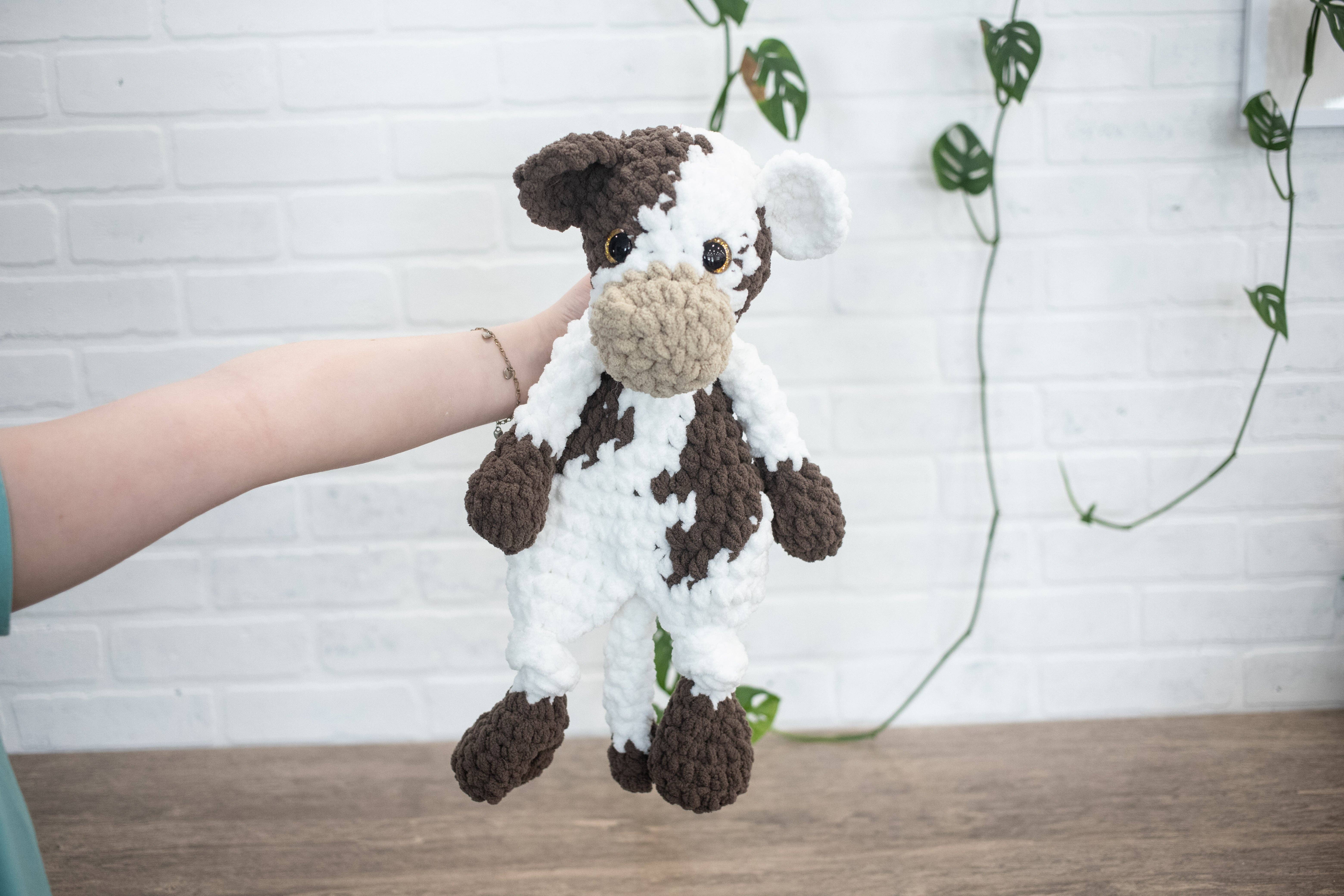 The McGarvey Workshop - Vente Peluche – enfant et bébé - Vache Lovey, Peluche Vache, Doudou Vache Noir et Blanc au Crochet7