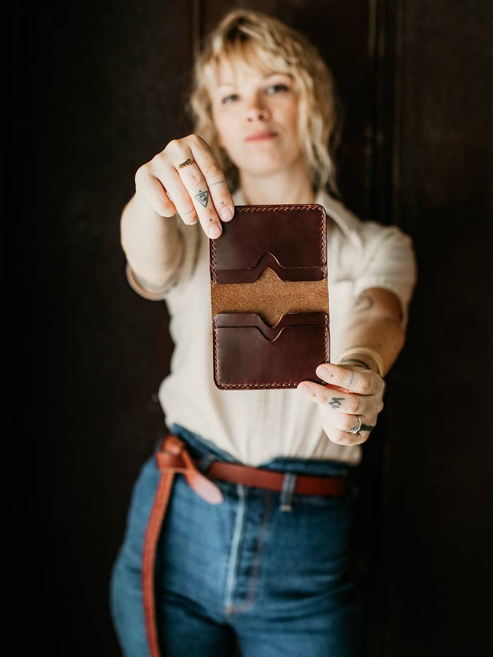 BiFold för wholesale av Milestone Bag Co.