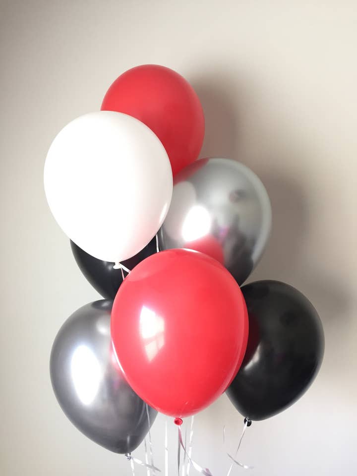 Globos rojos y negros | Juego de 8 globos de látex para venta al por mayor de Hullaballoons