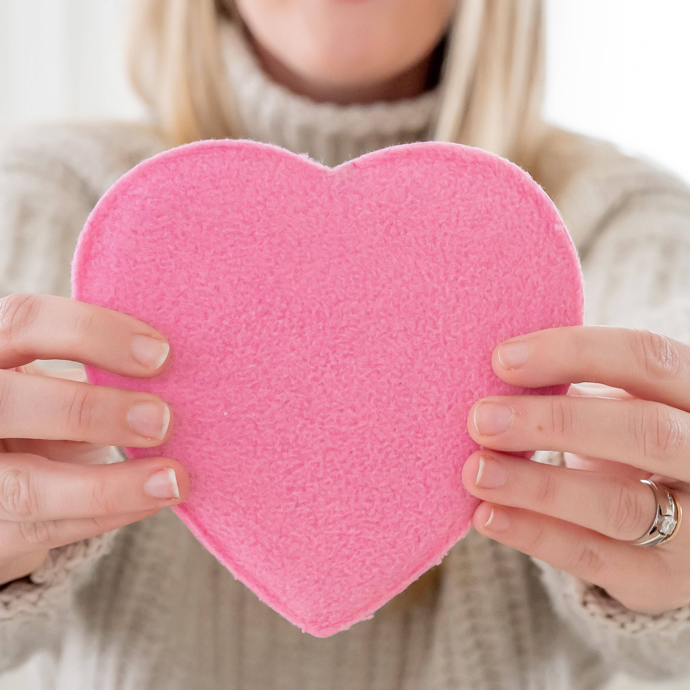 Snook Ease - Wholesale Heating Pad - Heart Shaped Menstrual Pain Heating Pad- Luxury Box4