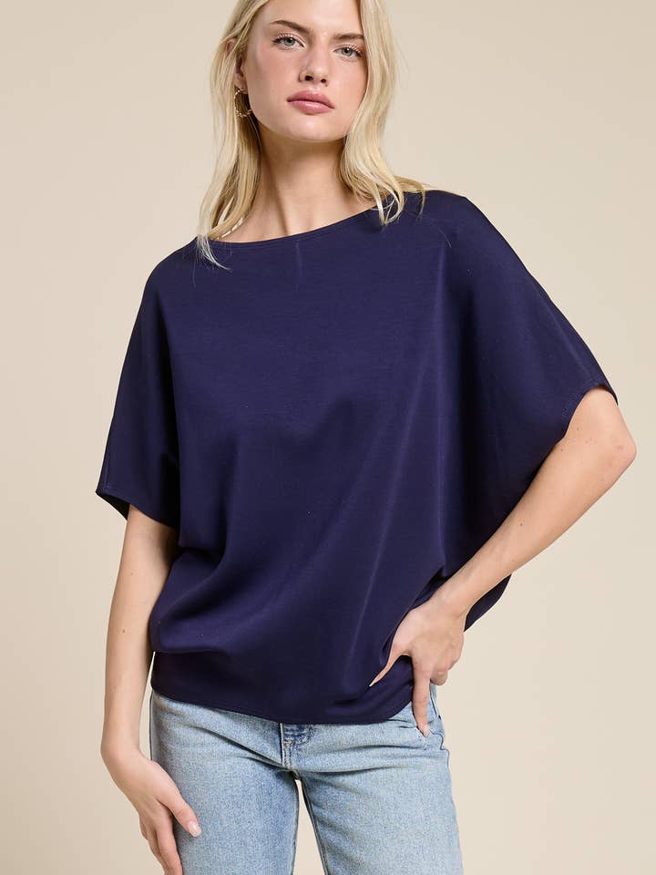 Haut surdimensionné à manches courtes en néoprène pour la vente par Charlotte Avery