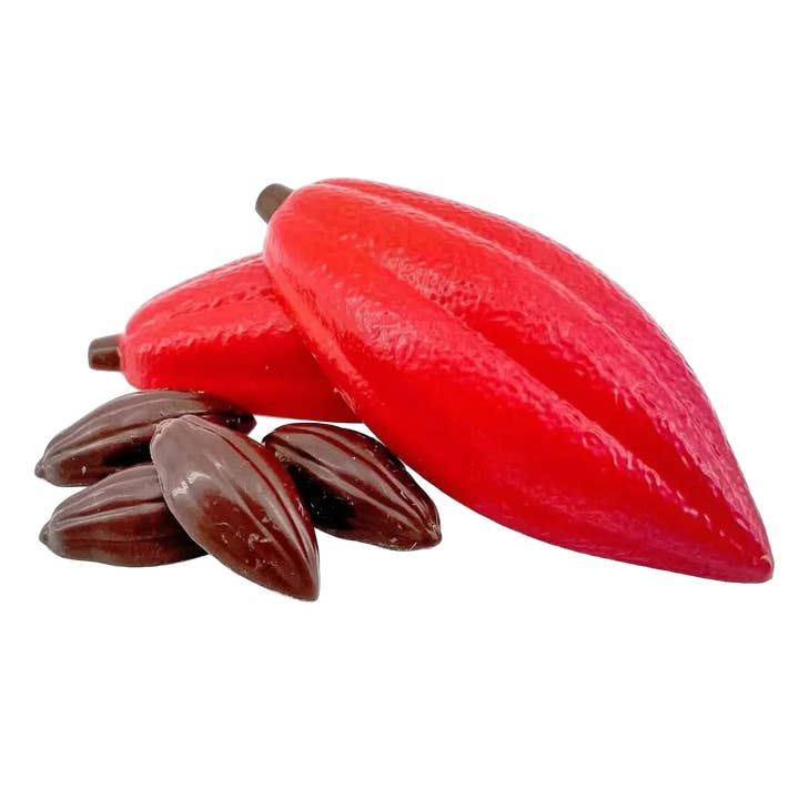 White chocolate cacao pod with pralines 100g for wholesale by The Belgian Chocolate Makers