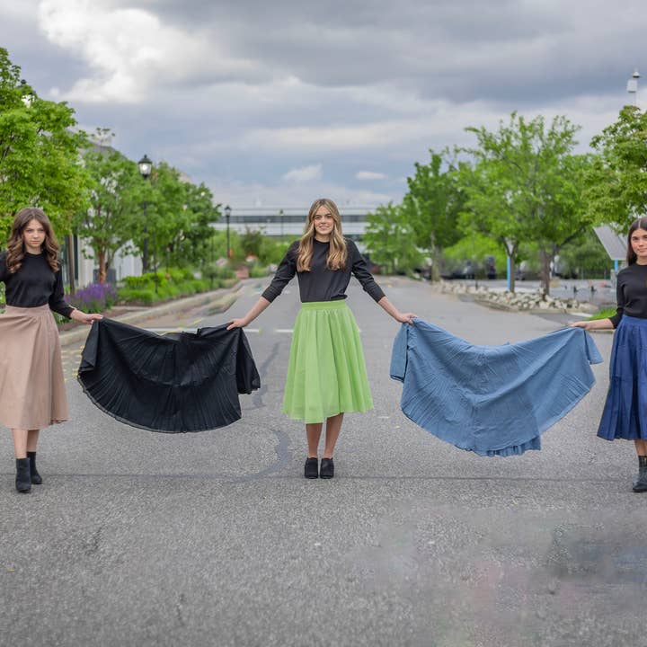 Gonna Batiste a Ruota 166 per la vendita all'ingrosso da parte di Frills and Freckles