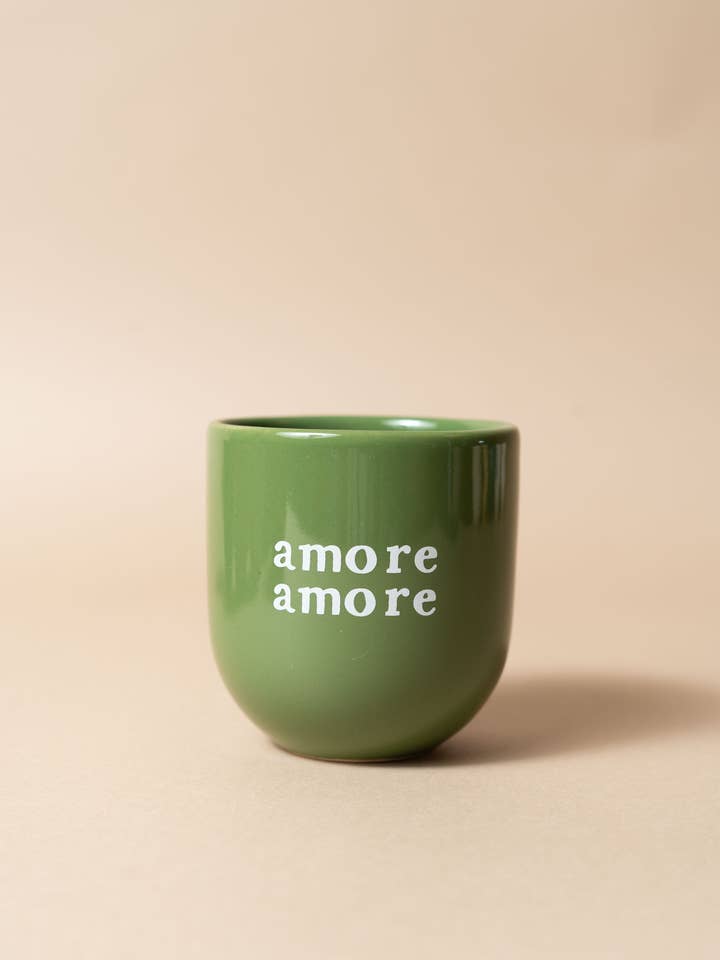 Taza Sisi de cerámica verde oscuro con texto «Amore Amore» 2 dl para venta al por mayor de Sisi, house of style BV
