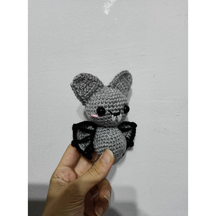 despinacrafting – Großhandel Kuschel-/Plüschtier – Kind & Baby – Häkelfledermaus, Stofftier, Halloween-Dekoration2