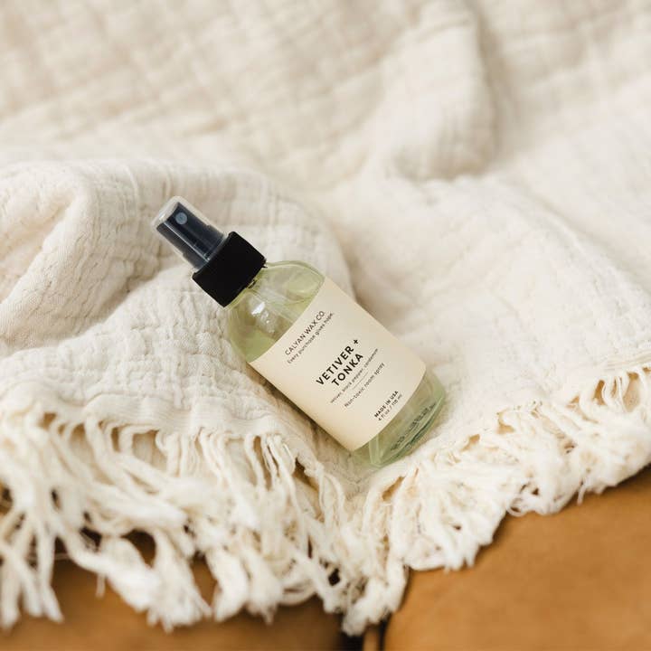 Calyan Wax Co. - Vente Vaporisateurs d'ambiance et de linge - Vétiver + Tonka - Spray d'ambiance1