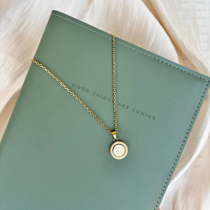 DUESTELLE ITALIA - Wholesale Pendant/Charm Necklace - La Dolce Vita - Limited edition - Necklace with gold pendant1