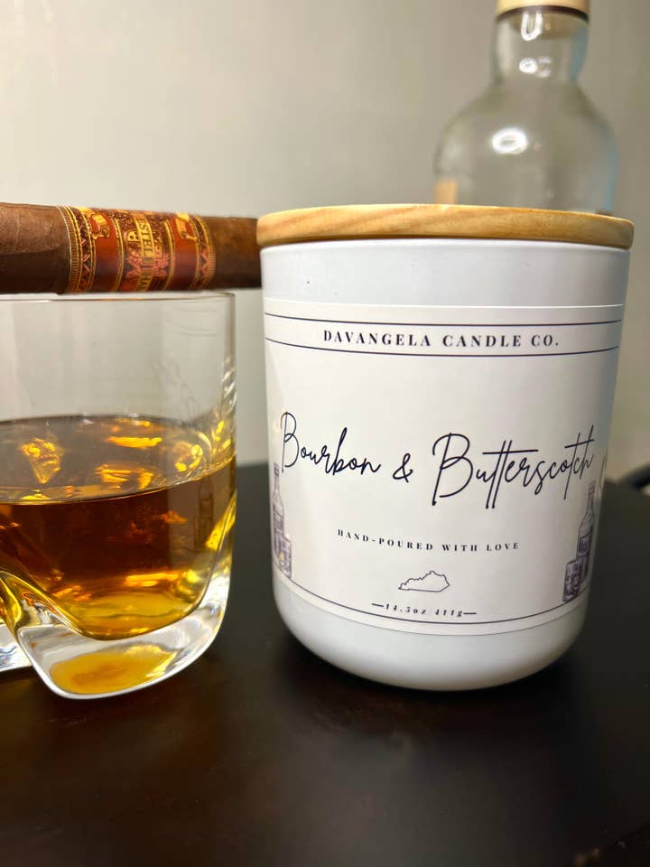 Bourbon et caramel au beurre pour la vente par Davangela Candle Co.