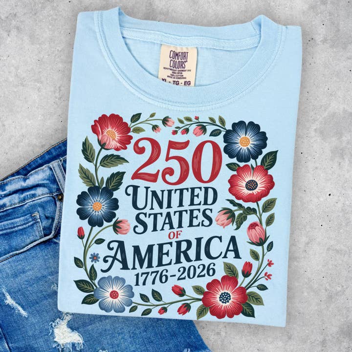 USA America 250 T-shirt graphique floral Comfort Colors pour la vente par Southern Rheas