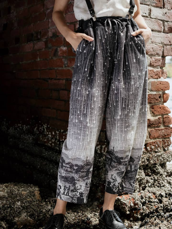 Stargazer Linen Cropped Artist Pant with Falling Stars Print for wholesale by Market of Stars (Worldwide)