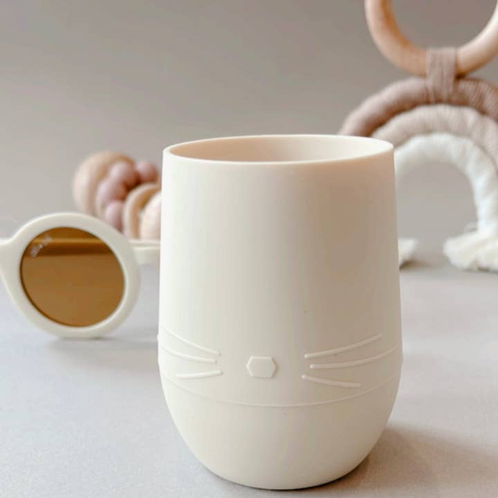 Ali+Oli - Vente Verre/tasse – enfant et bébé - Gobelet ouvert en silicone Bunny Face pour bébé et tout-petit (noix de coco)6