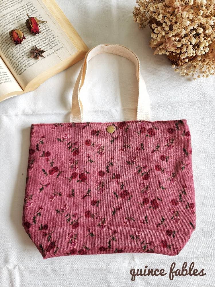 Quince Fables - Wholesale Lunch Bag/Box - Floral Corduroy Daisy Print Lunch Bag, Collection Lily1