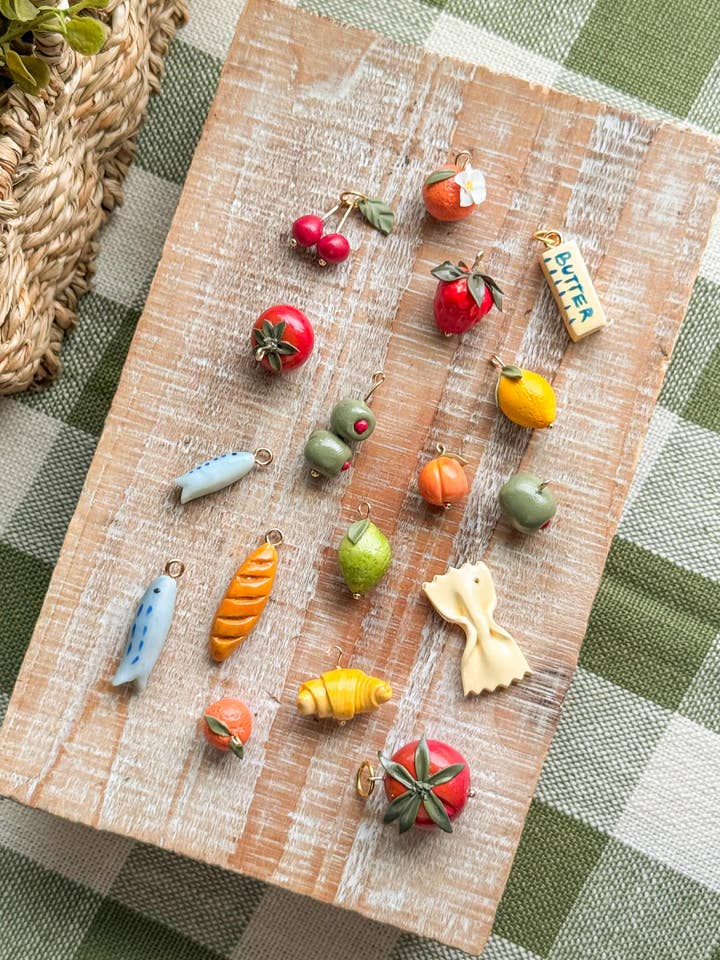 CHARMS fatti a mano in argilla 3D per la vendita all'ingrosso da parte di Aurora Boheme