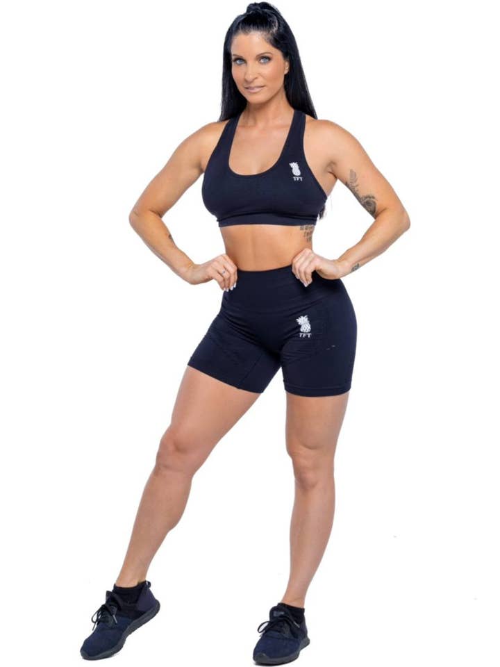 Short The Kelly : noir onyx pour la vente par The Fit Traveler Collection