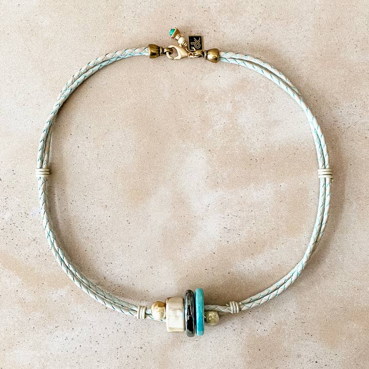 Colar de couro trançado de palma - reversível por atacado de Diana Kauffman Designs