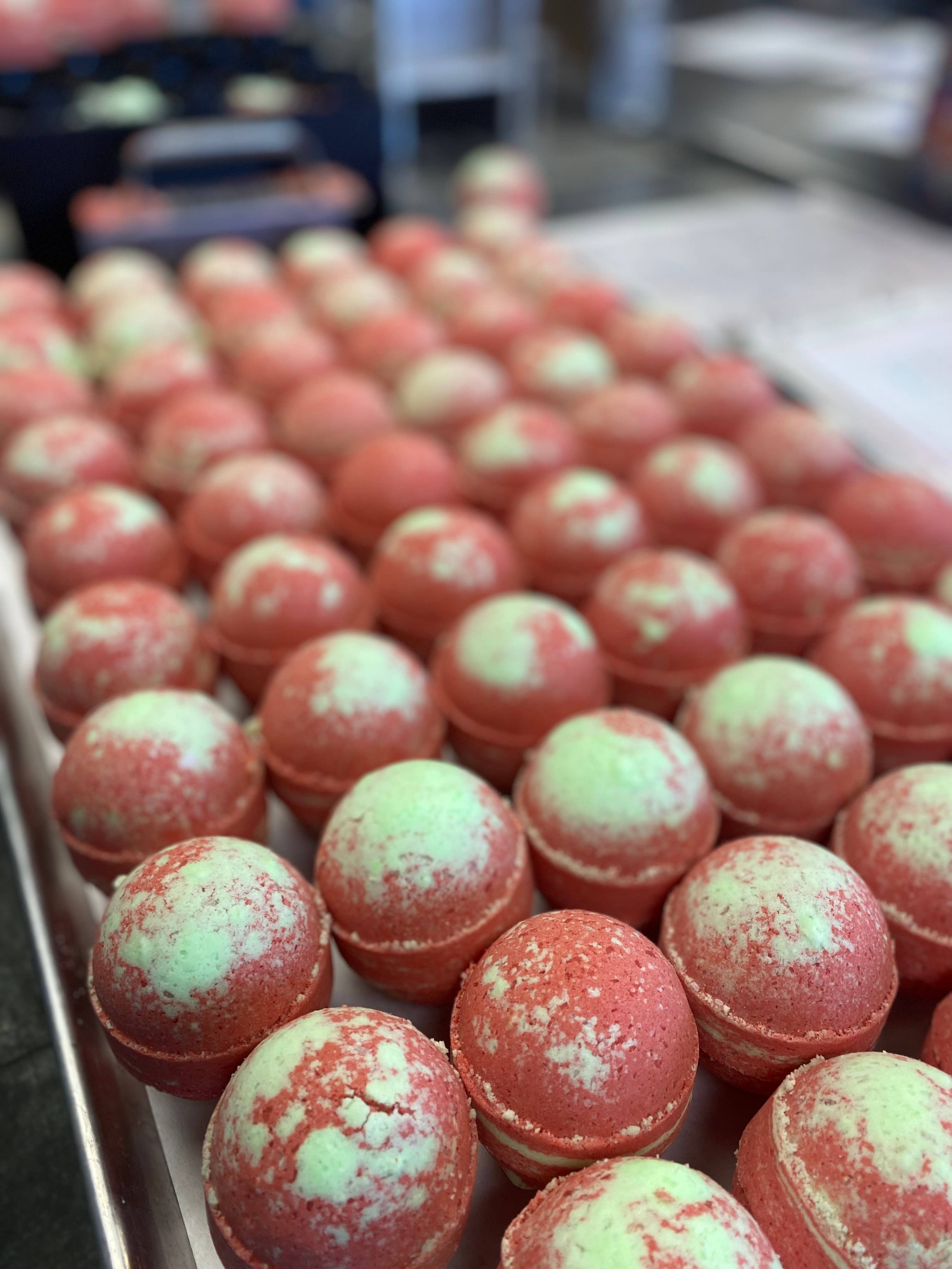 Yours Truly Bath Co – wholesale Bath bomb/fizz – Christmas Toy Bath Bomb4