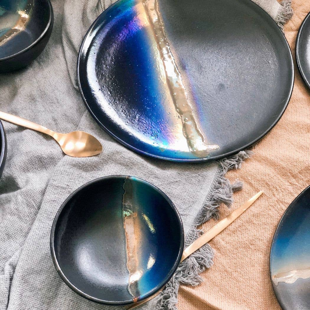 Los Artisans - Vendita all'ingrosso Piatto - Piatto da cena nero con sfumature blu e striscia dorata metallica11