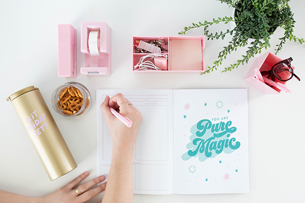 Talking Out of Turn - Wholesale Desk Set - Desk Set4