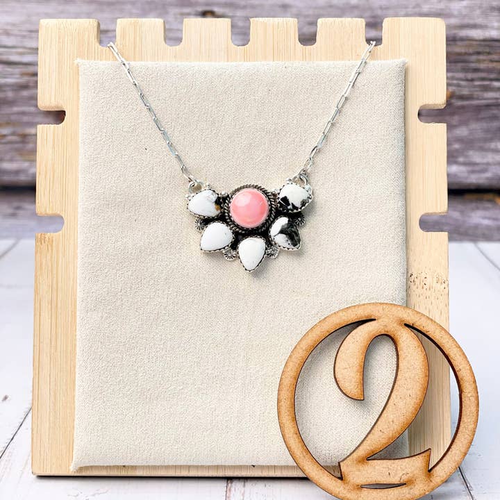 Krush Kandy - Wholesale Pendant/Charm Necklace - Half Queen Conch Flower Chain Pendants
