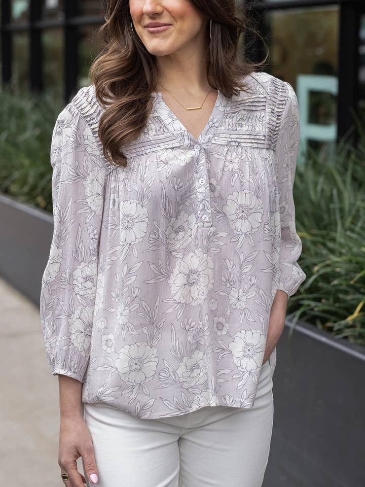 Haut à plis floraux en motif floral esquissé pour la vente par Grace and Lace