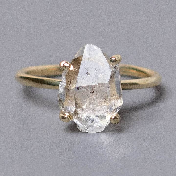 Bague en Quartz Clair Brut Forme Libre Or ou Argent pour la vente par Tiny Rituals