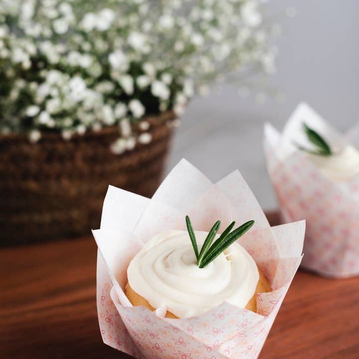 Sacs à cupcakes en forme de tulipe - Pretty in Petal, imprimé de fard à joues et pour la vente par Ashleigh's Baking Cup Boutique
