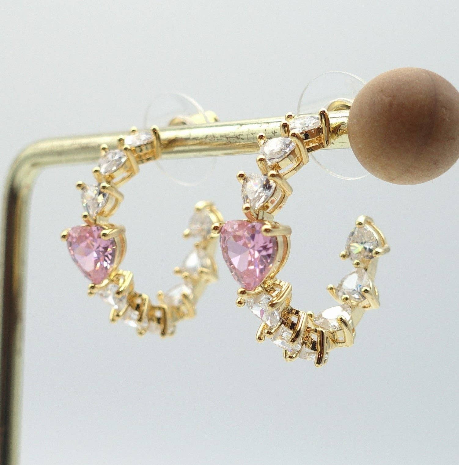 Daemon srls – wholesale Hoop-örhängen – CHERIE - STORT hjärta - orecchini en cerchio con cubic zirconia a forma di cuore8