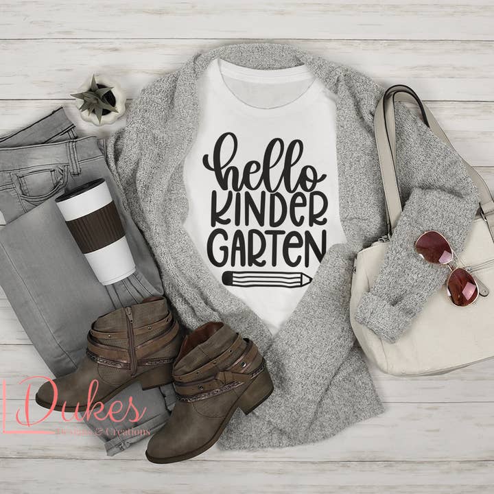 Hola Camiseta de Maestra de Jardín de Infancia para venta al por mayor de Dukes Designs & Creations