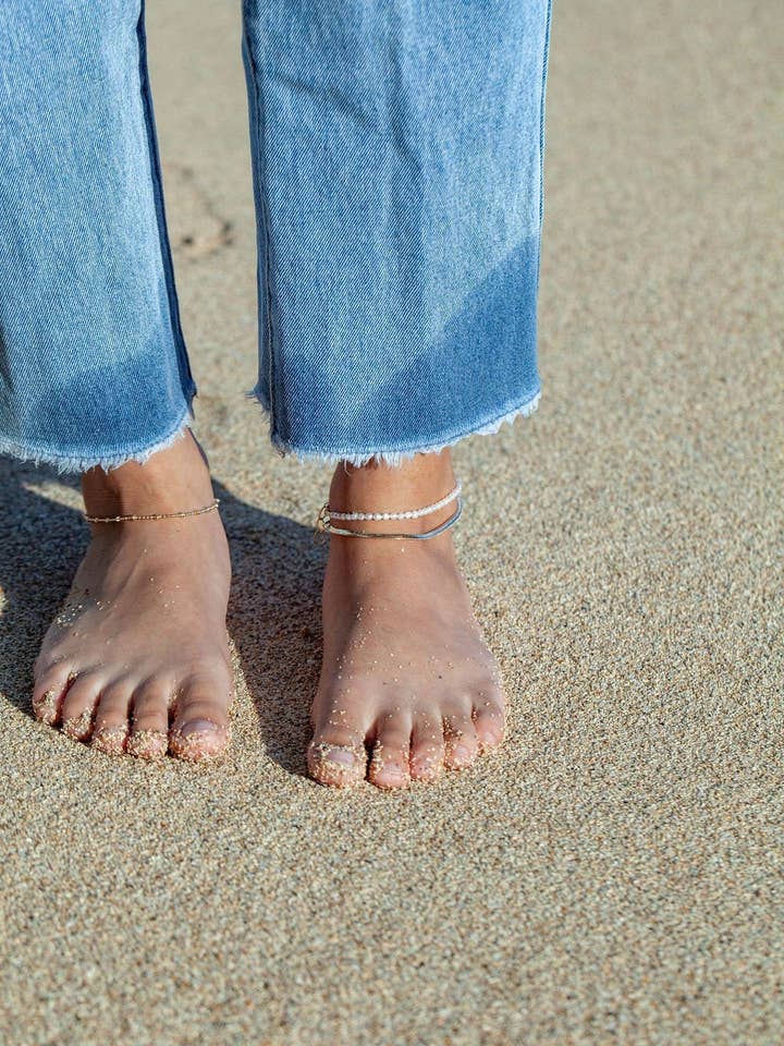 Sierlijke witte parel enkelbandje - Maile voor wholesale door Ke Aloha Jewelry